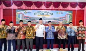 Rapat Kerja EDM Gus Shampton Buka EDM-RKTM MAN 2 Kota Malang, Tekankan Pentingnya Data