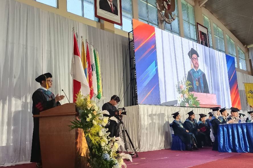 306 Lulusan Universitas Ma Chung Dikukuhkan, Angkatan Pertama D3 Optometri Resmi Wisuda