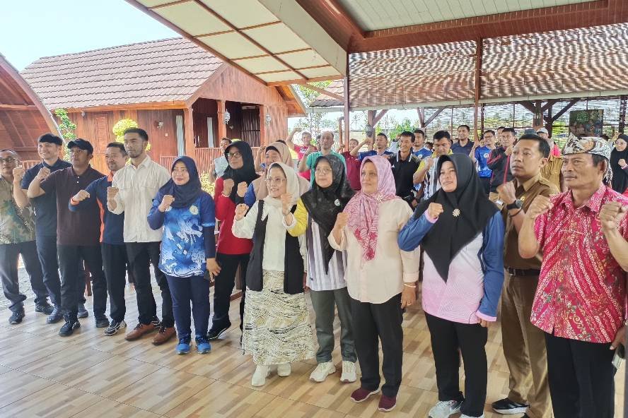 Sri Untari bersama Guru Olahraga Dr. Sri Untari Serap Aspirasi Guru Olahraga, Soroti Beban Mengajar dan Minimnya Ajang Kompetisi
