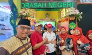 Stand MAN 2 Kota Malang MAN 2 Kota Malang Tampilkan Inovasi dan Prestasi di Expo Madrasah Jatim 2026
