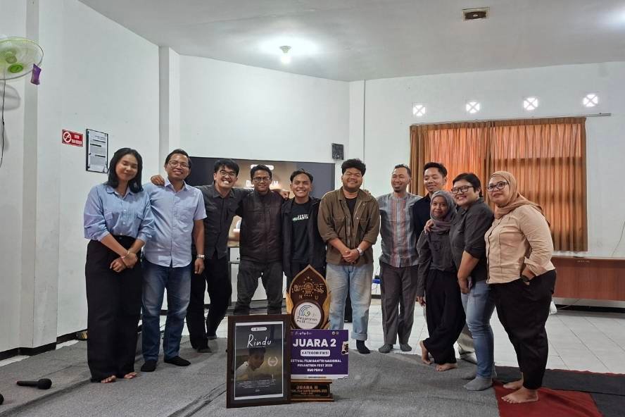 Film Rindu Karya Alumni Ilmu Komunikasi UNITRI Raih Juara 2 Festival Film Santri Nasional 202