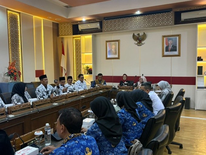 Audiensi PGRI dengan Komisi E DPRD Jatim PGRI Sidoarjo Adukan Pembatasan Masa Jabatan Kepala Sekolah ke Komisi E DPRD Jatim