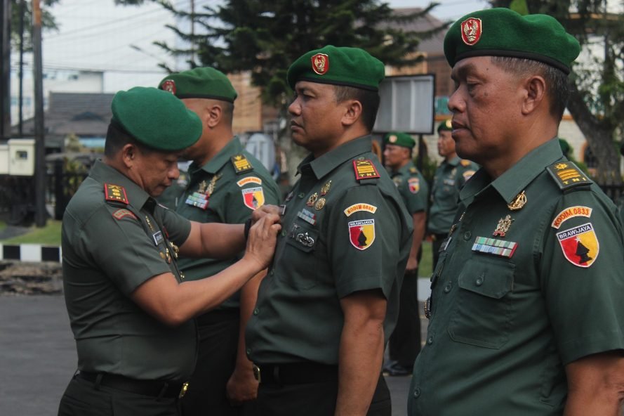 Dandim 0833 pimpin sertijab Dandim 0833 Pimpin Sertijab Danramil dan Perwira Staf, Lepas Prajurit Pindah Satuan