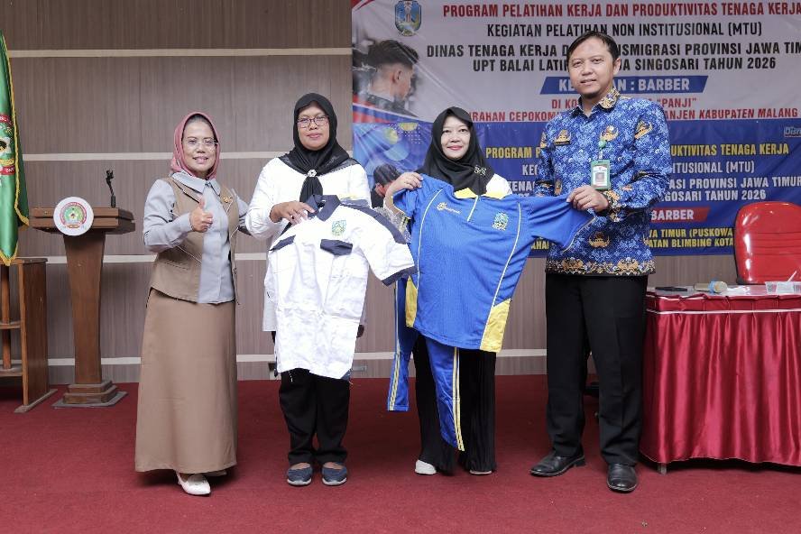 Dr Sri Untari SBW Dr. Sri Untari Dorong Perempuan Mandiri Lewat Pelatihan Barbershop, 32 Peserta Dibekali Keterampilan Usaha