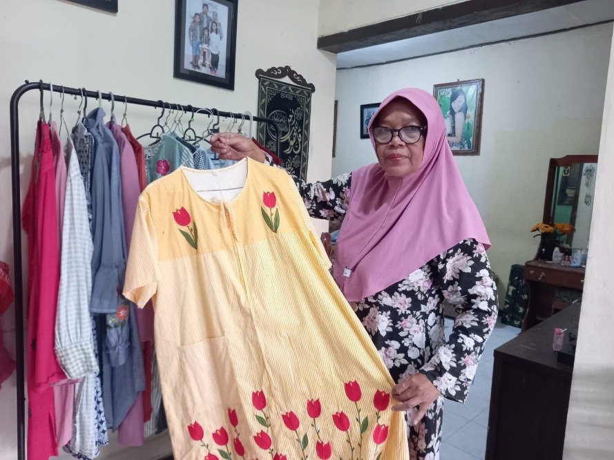 Endang Setyawati Bergabung dengan Koperasi SBW, Endang Kembangkan Usaha Daster Bordir Malangan