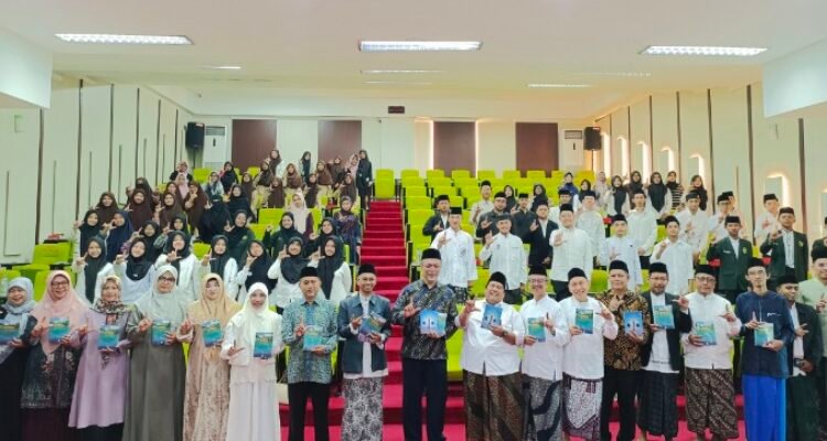 Hari Santri, MAN 2 Kota Malang Gelar Lomba Menulis Kisah Humor untuk Asah Kreativitas Siswa