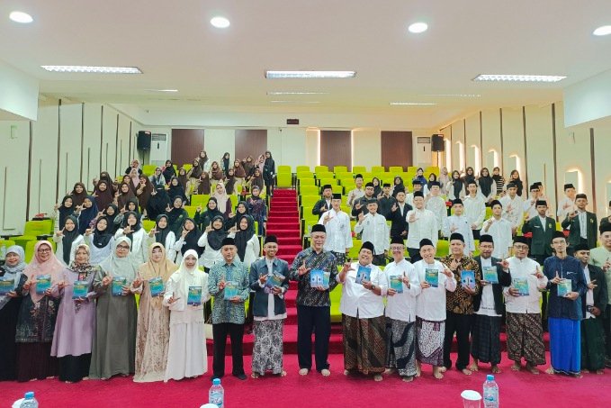 Foto bersama peserta lomba menulis Hari Santri, MAN 2 Kota Malang Gelar Lomba Menulis Kisah Humor untuk Asah Kreativitas Siswa