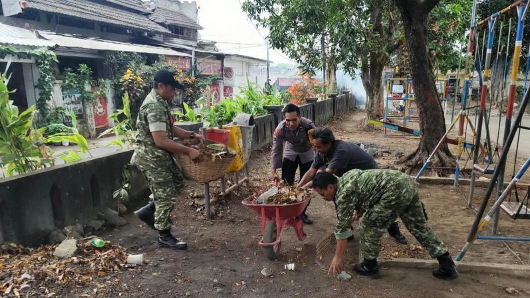 Gotong Royong Warga Rampal Celaket