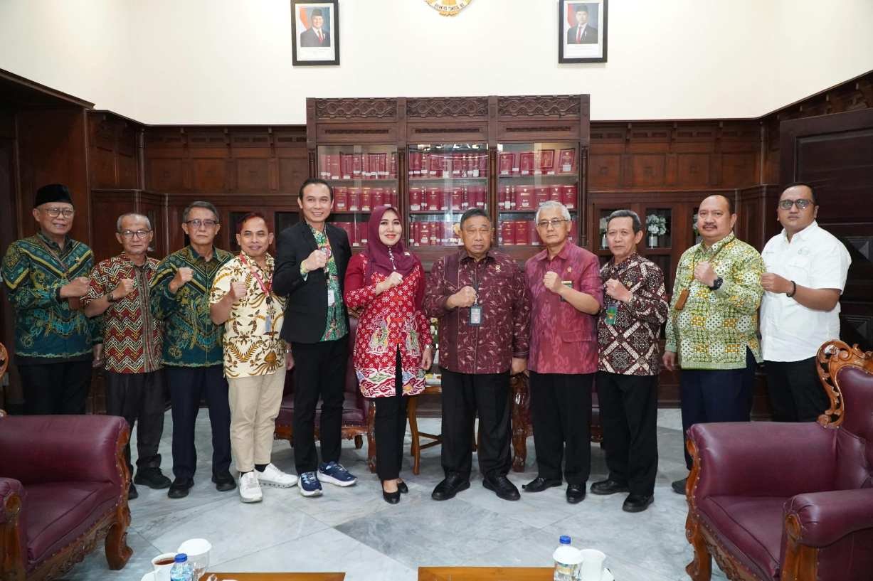Kunjungan Reses Ning Lia Pantau Pelayanan Publik, Ning Lia Apresiasi Digitalisasi Pengadilan Tinggi Surabaya