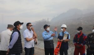 Tinjau Kebakaran TPA Supit Urang, Ketua Komisi C Tekankan Mitigasi Kesehatan Relawan dan Warga Terdampak