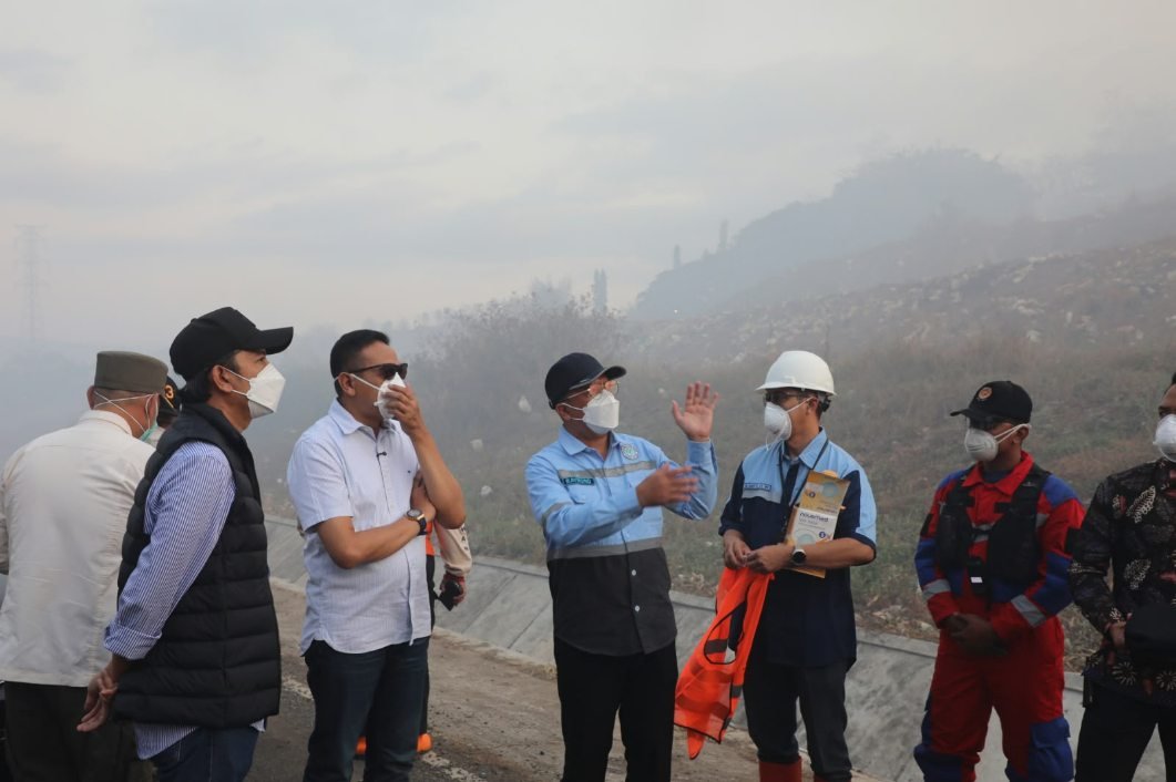 Tinjau Kebakaran TPA Supit Urang, Ketua Komisi C Tekankan Mitigasi Kesehatan Relawan dan Warga Terdampak