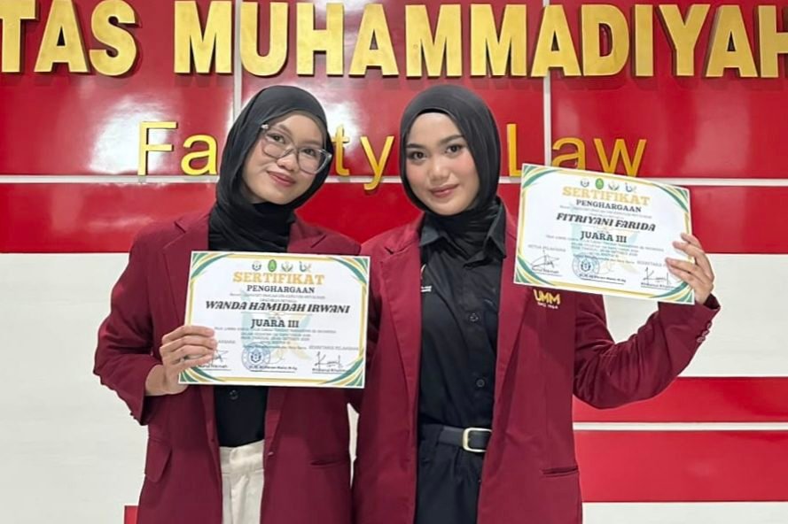 Mahasiswa UMM Raih Juara III LKTI Nasional Padukan Hukum dan Nilai Al-Qur’an untuk Atasi Karhutla, Mahasiswa UMM Raih Juara III LKTI Nasional