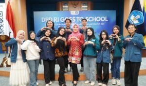 Senator Lia Istifhama Ajak Mahasiswa UNAIR Kritis dan Aktif dalam Demokrasi