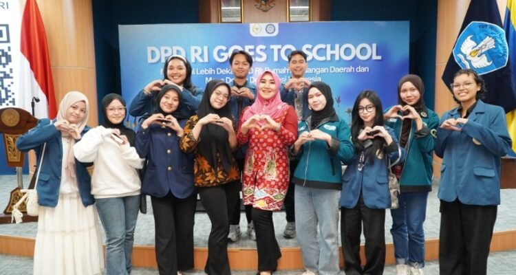Senator Lia Istifhama Ajak Mahasiswa UNAIR Kritis dan Aktif dalam Demokrasi