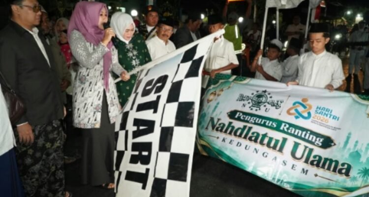 Ning Lia Berangkatkan Kirab Hari Santri di Probolinggo