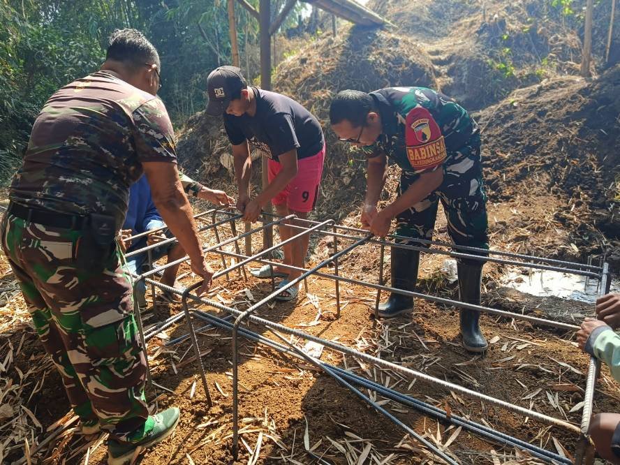 Pembangunan awal jembatan perintis Jembatan Perintis Garuda Mulai Dibangun, Harapan Baru Warga Cemorokandang