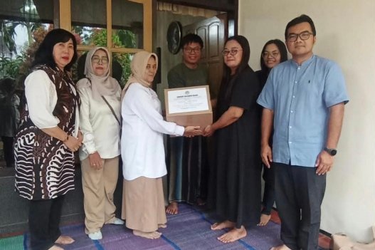 Penyerahan Santunan Kopmen SBW Malang Sampaikan Santunan Duka untuk Agustina Ekawati