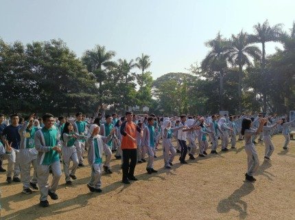 Senam bersama SMAN 6 Kota Malang Jumat Sehat di SMAN 6 Malang, Siswa Kompak Senam Bersama